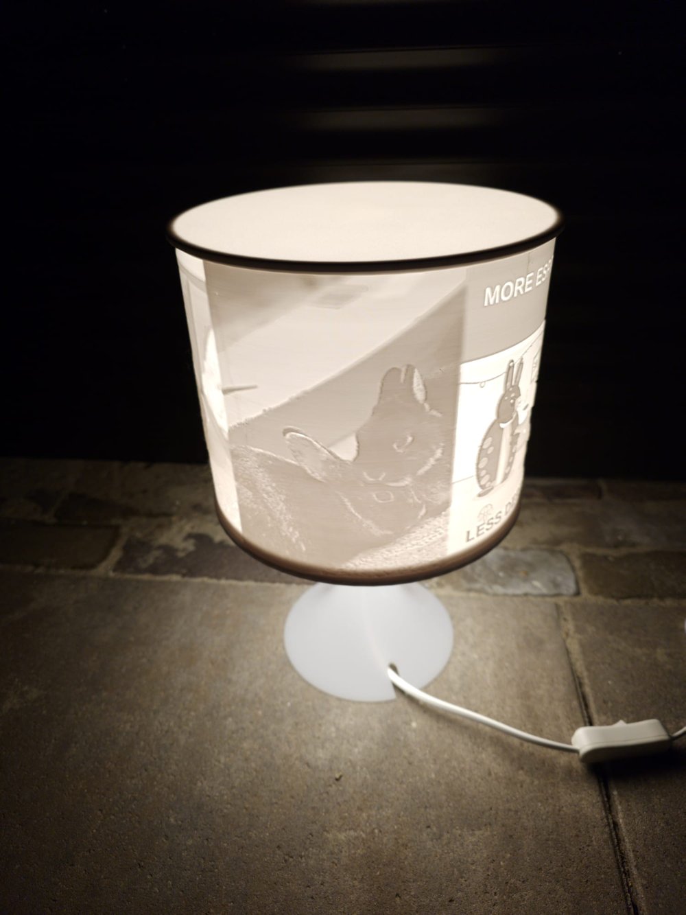 Memlura-lamp brandend