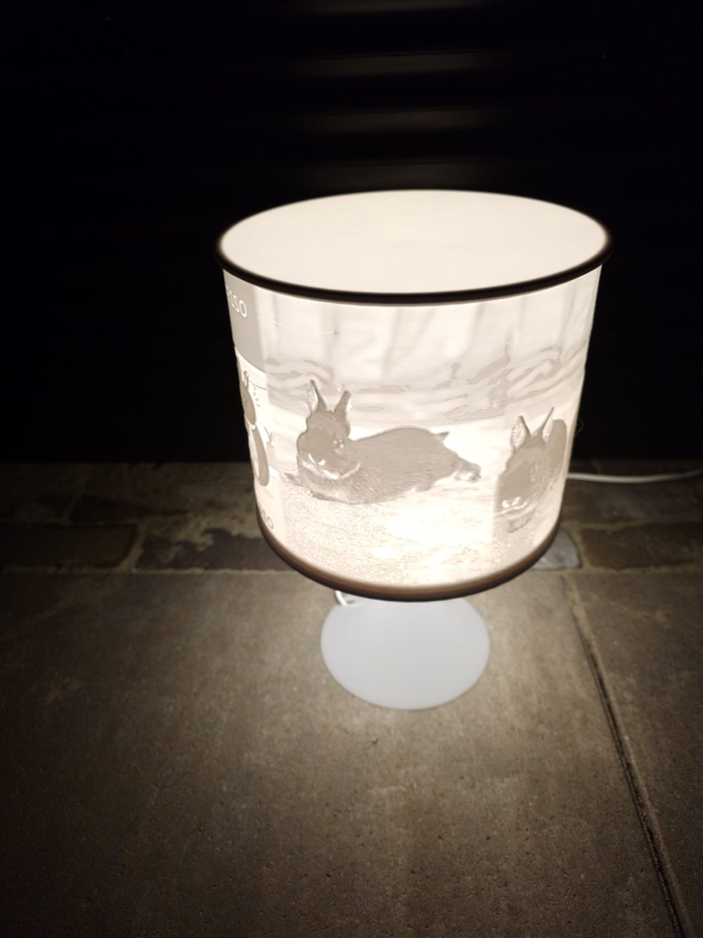Memlura-lamp brandend
