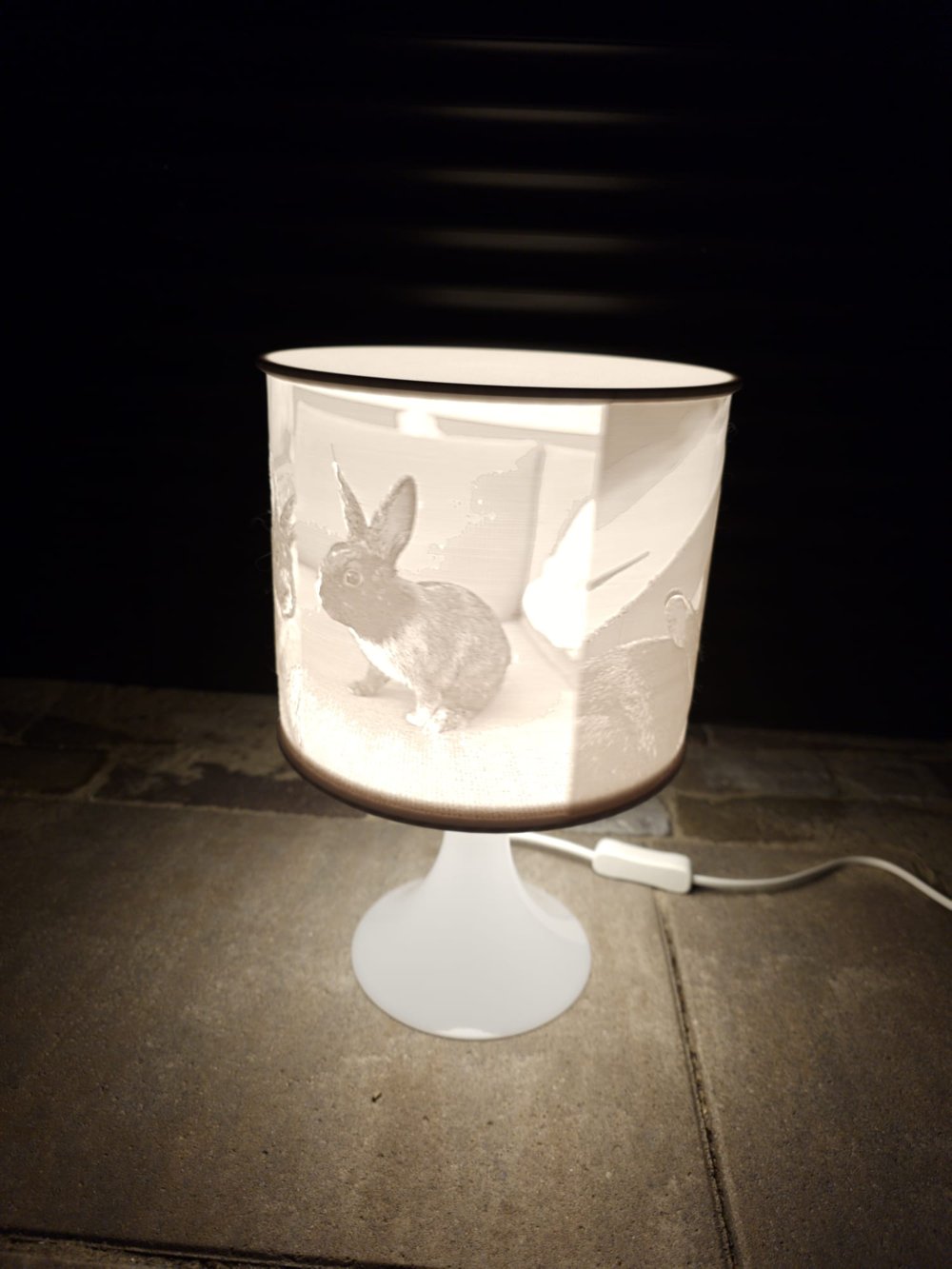 Memlura-lamp brandend